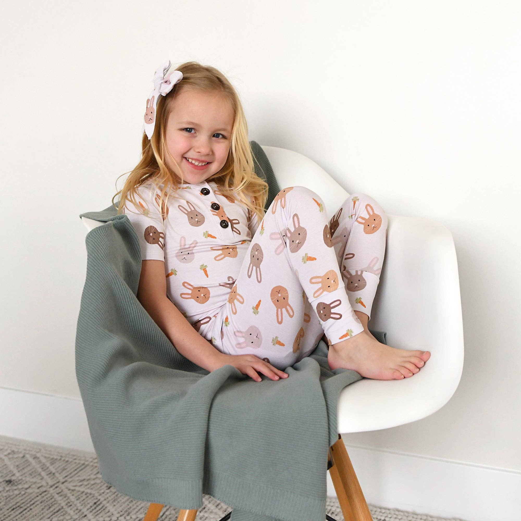 Noah TWO PIECE Easter Bunny Bamboo Lounge Set Kids Clothing: 6/7