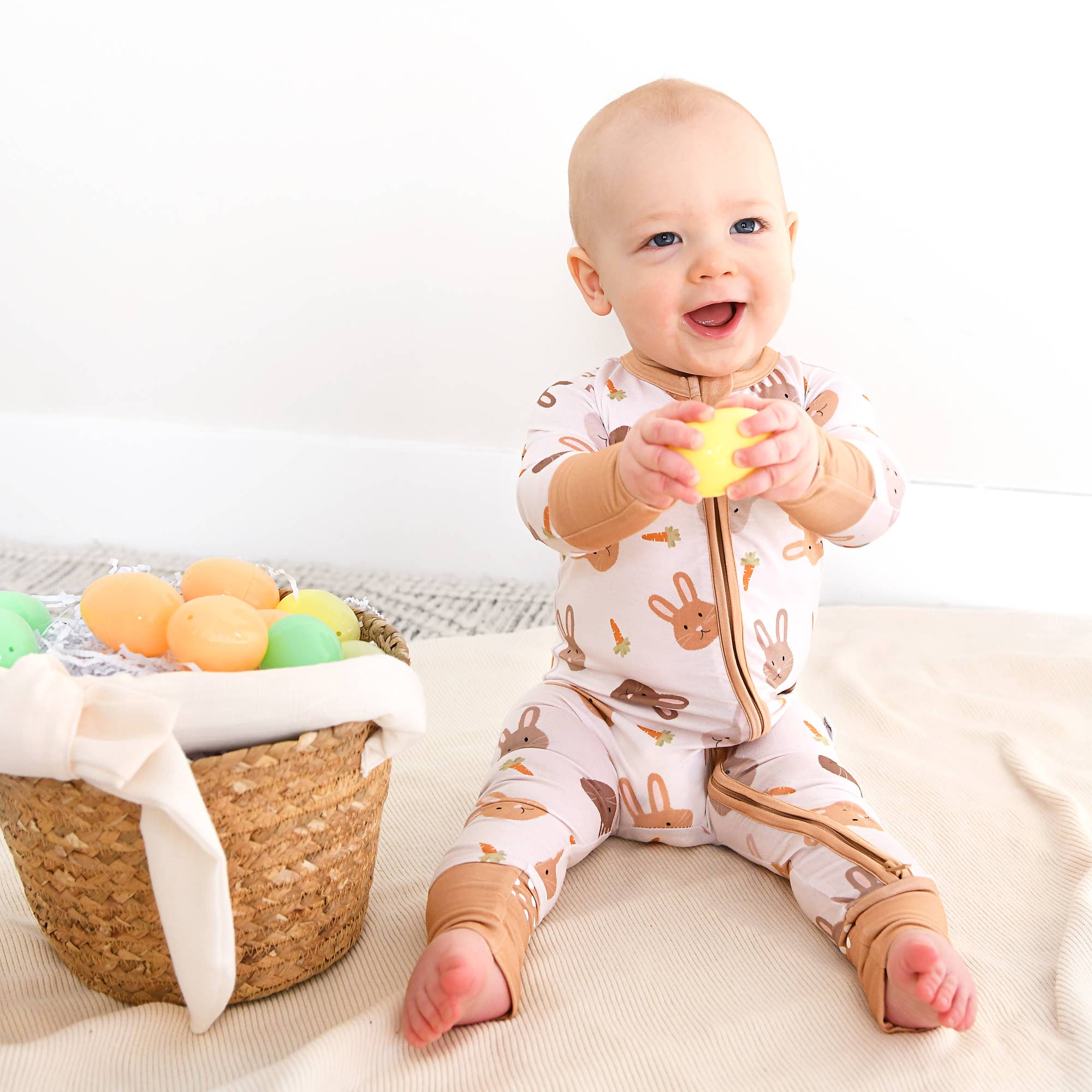 Noah ZIP Easter Bunny Bamboo 1-Piece 2way Zipper Baby Outfit: 0-3m