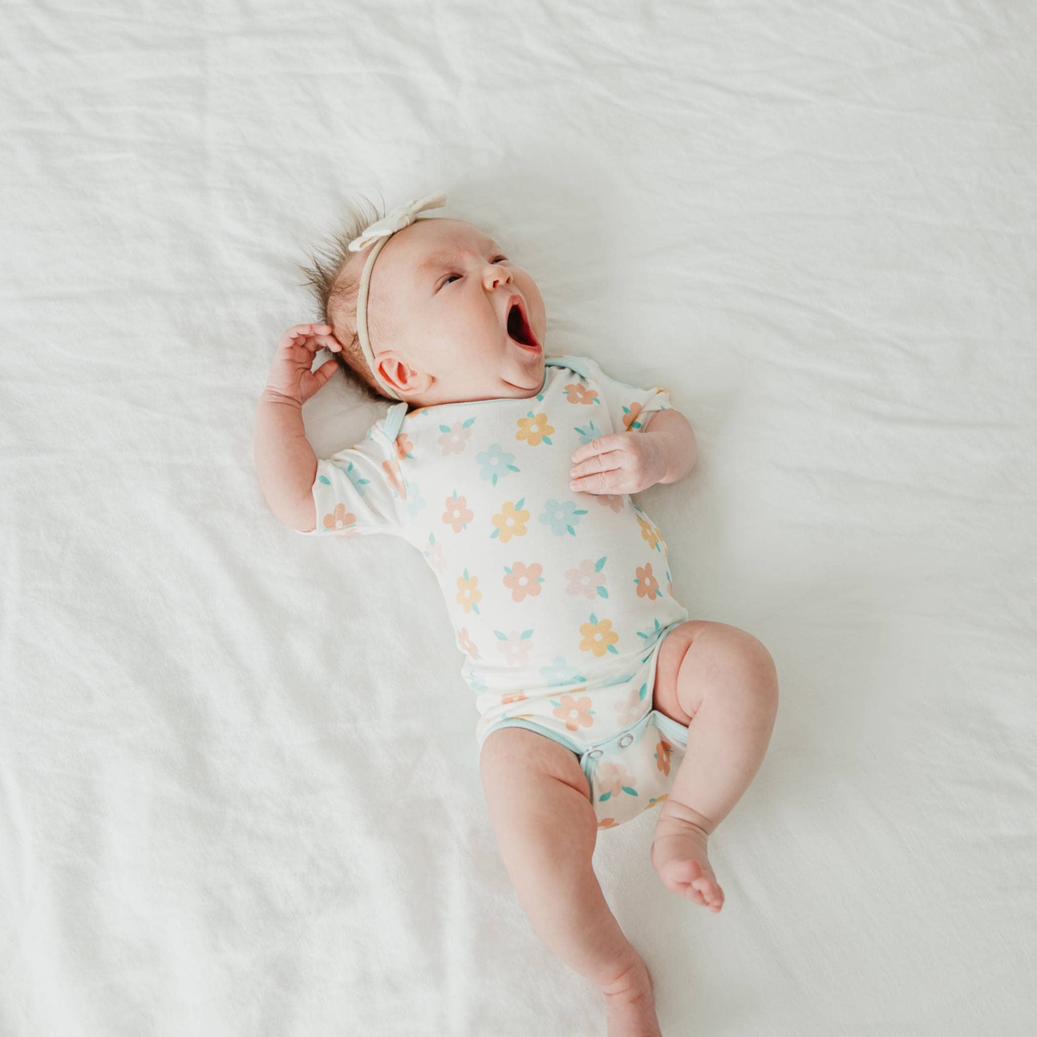 Short Sleeve Bodysuit - Daisy: 12-18 Months
